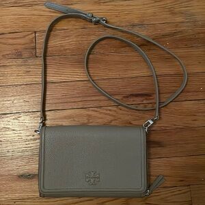 Tory Burch NWT Thea Flat Wallet Crossbody- French grey, never been used!